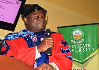 Prof. Albert Ayeni  University of New Jersey USA delivering UNIOSUN 2017 Annual Lecture