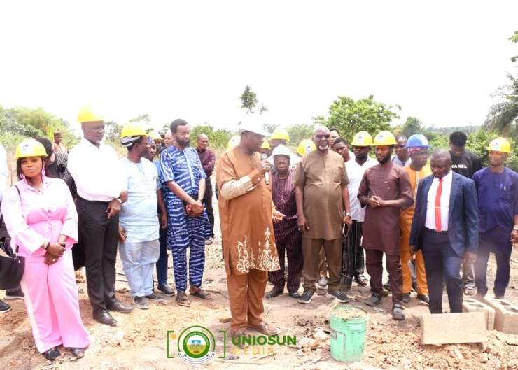 UNIOSUN VC LAYS FOUNDATION STONE FOR ALUMNI STUDENTS’ HOSTEL