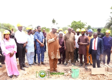 UNIOSUN VC LAYS FOUNDATION STONE FOR ALUMNI STUDENTS’ HOSTEL